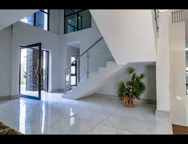 5 BEDROOM HOUSE FOR SALE IN COPPERLEAF ESTATE